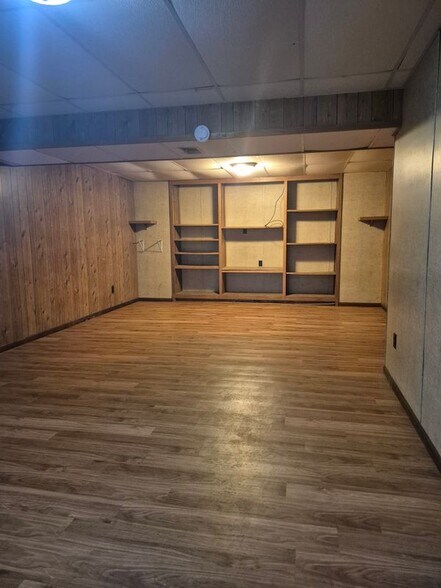 Building Photo - 1205 Parkview Dr