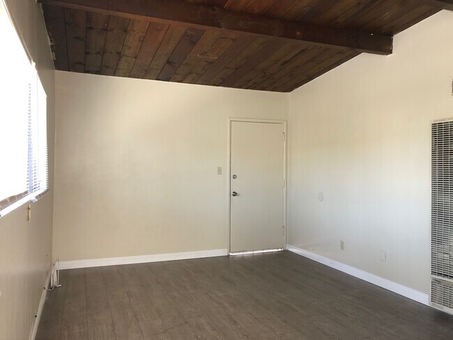 Building Photo - 6727 Pickering Ave