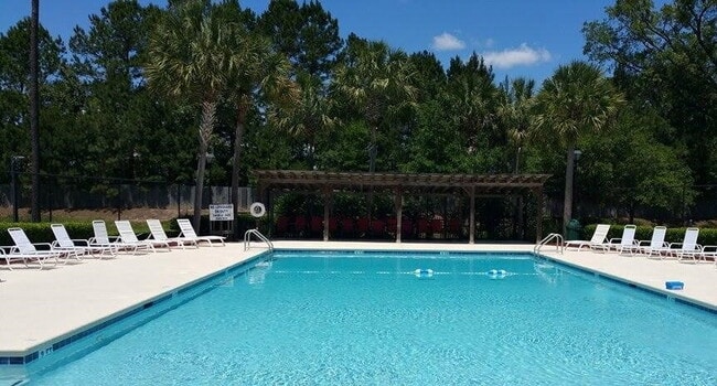 Building Photo - Spacious Ranch in the center of Richmond Hill