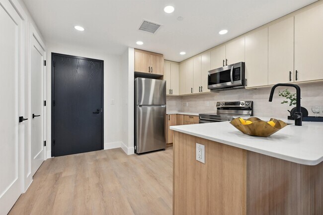 Building Photo - 161 Van Wagenen Ave