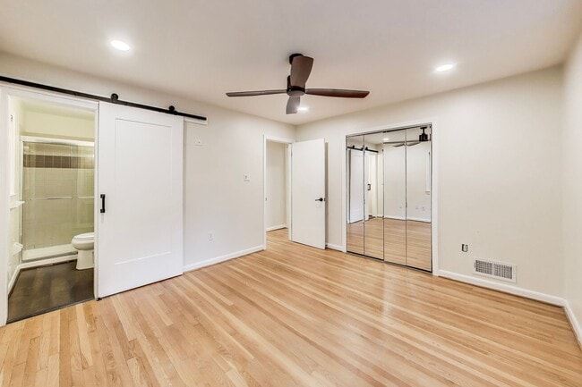 Building Photo - Perfect on Parkway --- Gorgeous, Fully Upd...