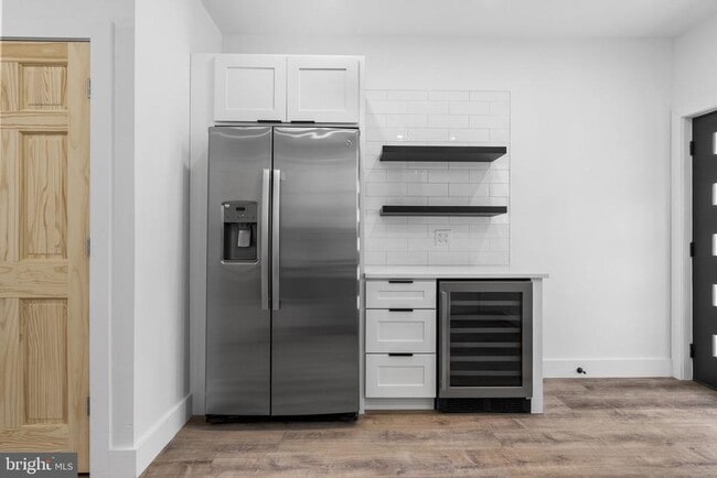 Building Photo - 458 W Earlham Ter