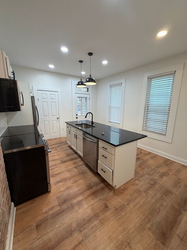 Building Photo - 441 E Whittier St