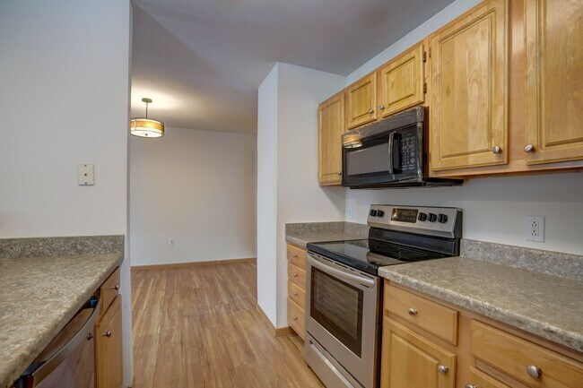 Building Photo - 6101-6103