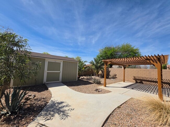 Building Photo - 40397 W Sanders Way