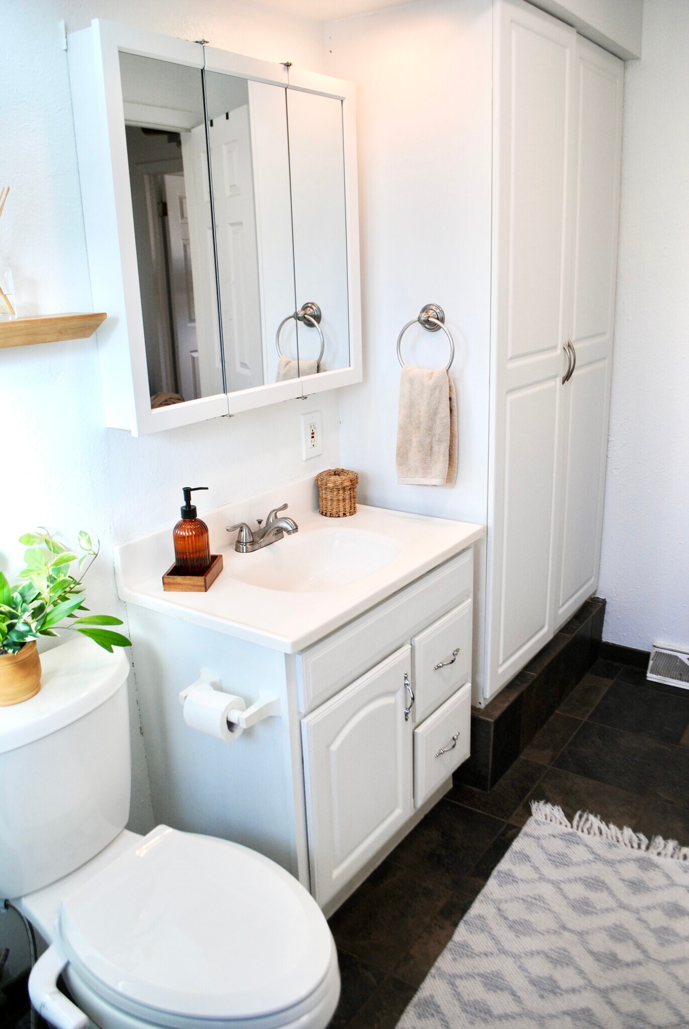 Building Photo - 2751 S Reed St