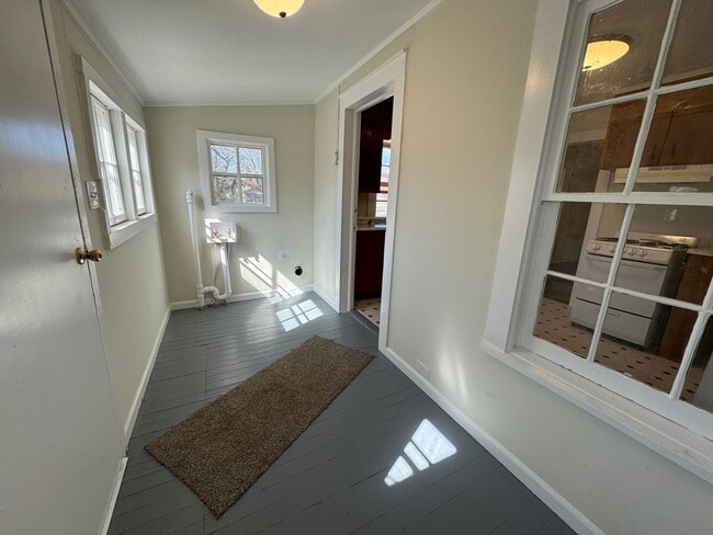 Building Photo - 2 Bedrooms, 1 Bathroom with a Bonus Room -...