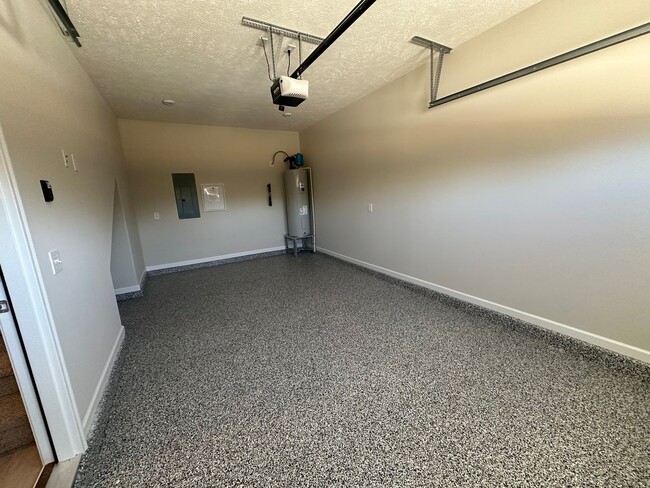 Building Photo - BRAND NEW 4 Bed 3.5 Bath Townhome Near The...