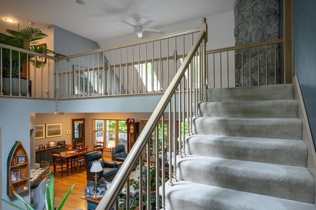 Building Photo - 39 Robertson Dr