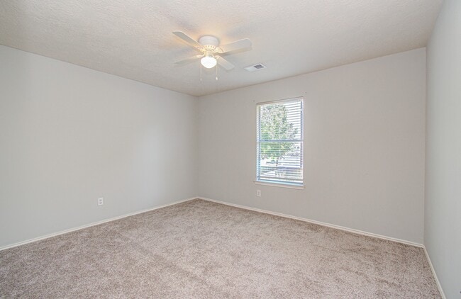 Building Photo - 16126 Coleburn Dr