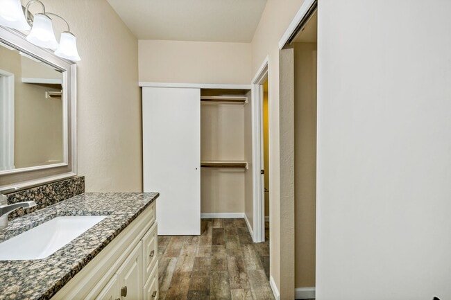 Building Photo - Colette Circle Condo