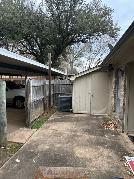 Building Photo - 1429 W Fairmont St