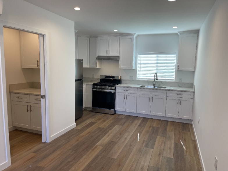 Primary Photo - 4177 Naomi Ave