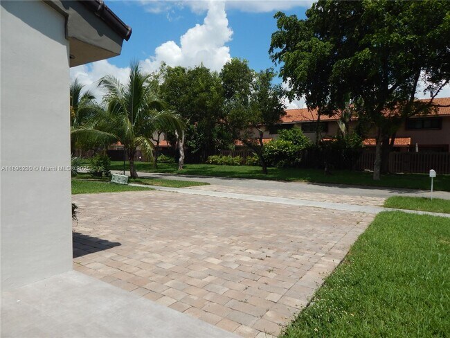 Building Photo - 11530 SW 92nd St