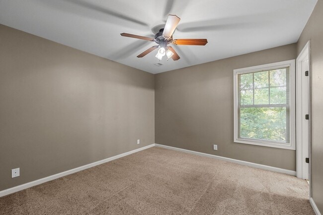 Building Photo - Pet Friendly Two Bedroom!