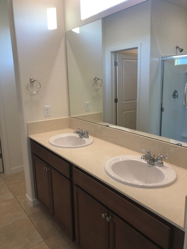 Building Photo - CORNER LOT - END UNIT - NO YARD TO MAINTAIN - GRANITE - STAINLESS - GATED