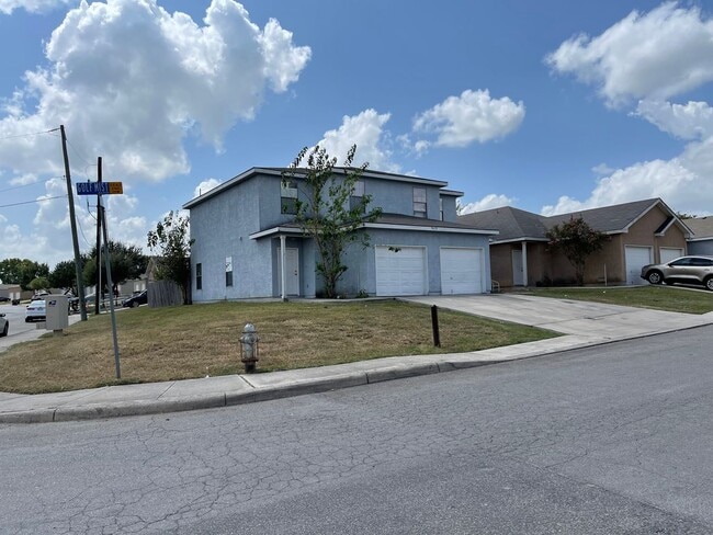 Building Photo - Townhome for rent