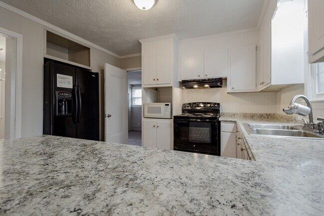 Building Photo - REDUCED!