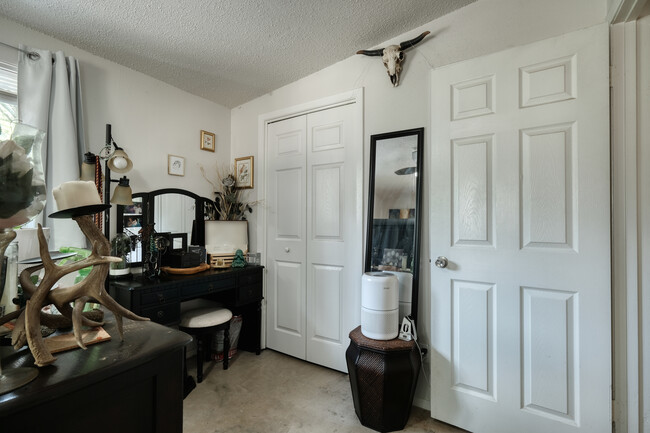 closets in bedroom 1 - 1606 Valleyridge Dr