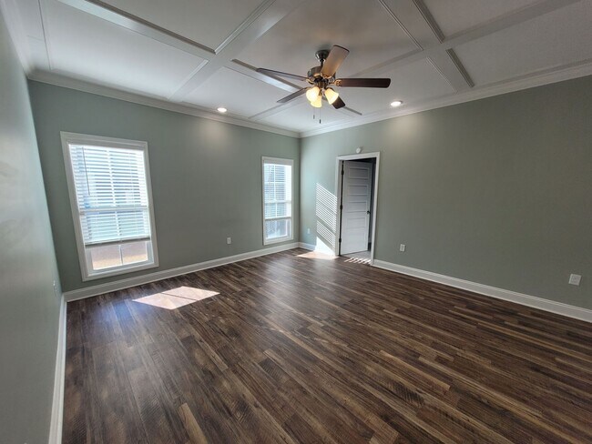 Building Photo - $500 Move-In Incentive - Spacious 4-Bedroo...