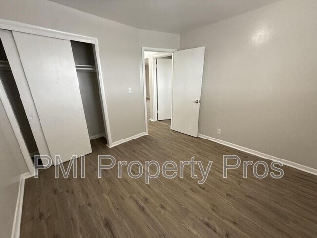 Building Photo - 7701 W Hampton Ave