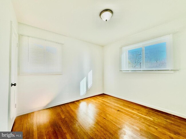 Building Photo - 4416 Hallet St