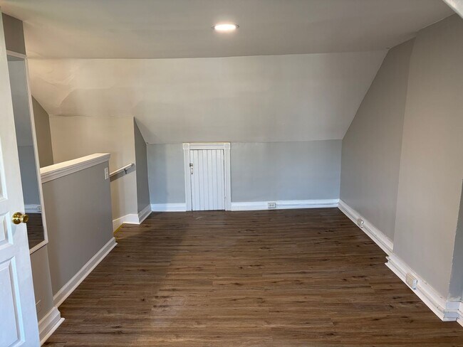 Building Photo - Charming 3 Story Brick Townhome Now Available