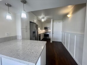 Building Photo - Stunning 2BR/1.5 BA Canal-View Condo – Mar...