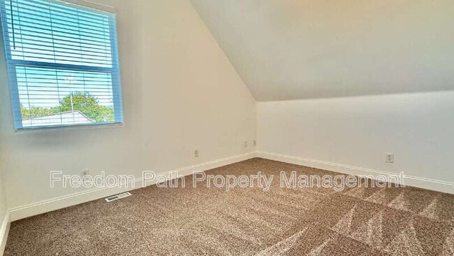 Building Photo - 465 N Elm Rd
