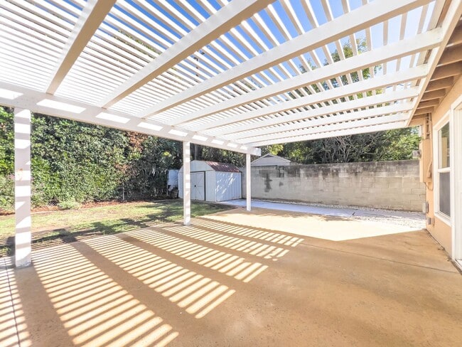 Building Photo - Spacious 3BR Home near Lake Balboa!