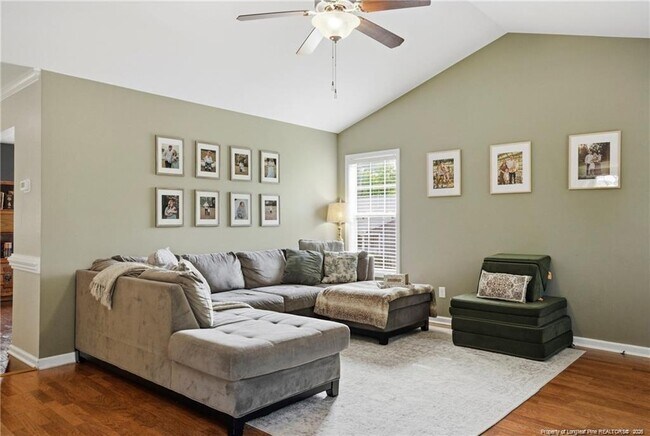 Building Photo - 142 Bluebonnet Oak Ct