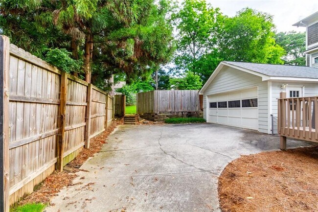 Building Photo - 1262 Star Dr