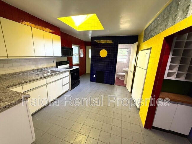 Building Photo - 827 Church St