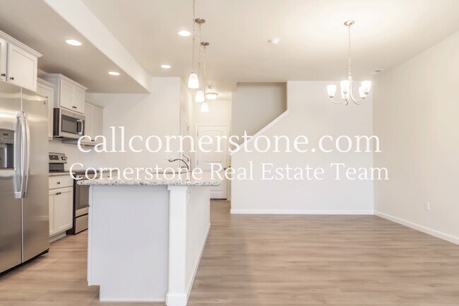 Building Photo - 1092 Petra Heights