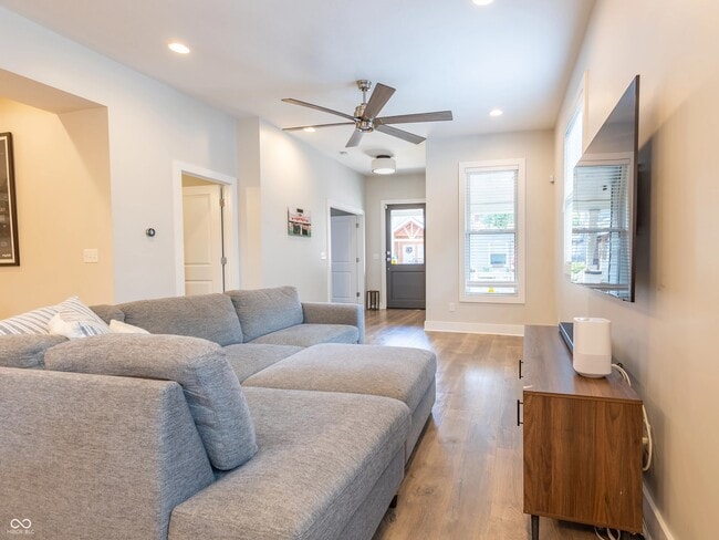 Building Photo - 715 Cottage Ave