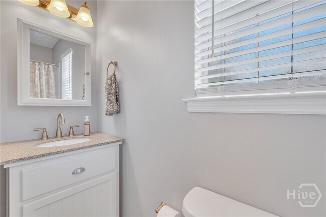 Building Photo - 11 Ropemaker Ct