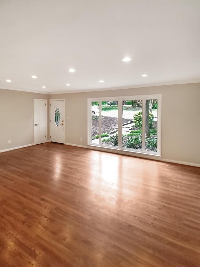 Building Photo - 377 Springdale Dr NE