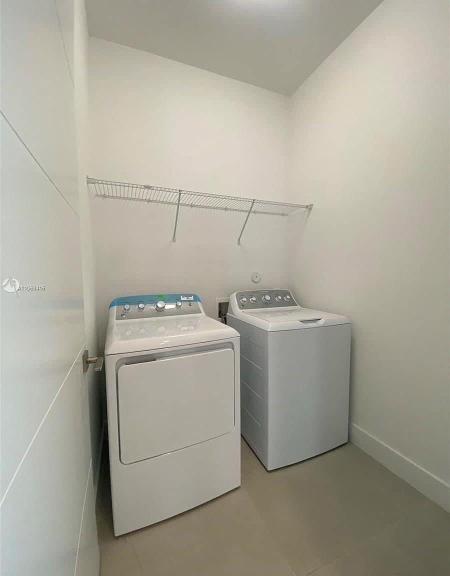 Building Photo - 3586 Franklin Ave