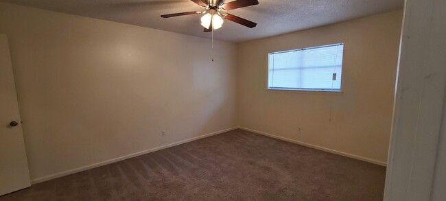 Building Photo - One Bedroom, One Bathroom in Huntsville