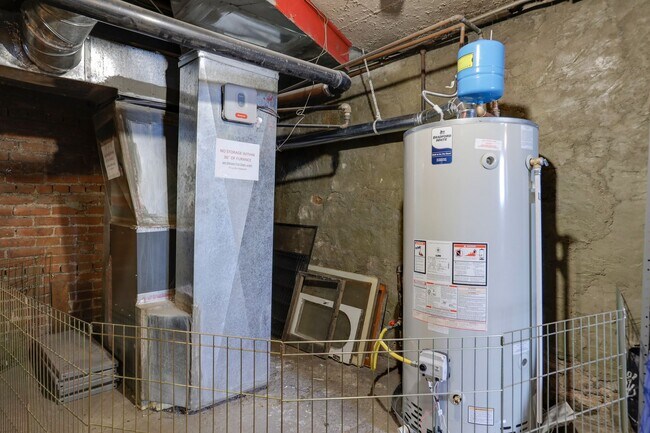 Building Photo - 1136 N Washington St