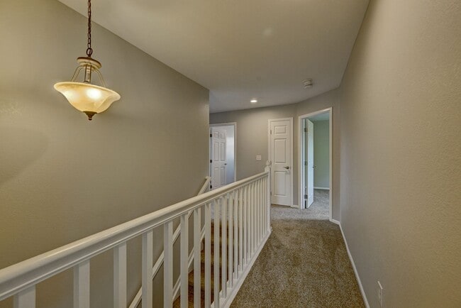 Building Photo - 5 bedroom, 4 bath home with 2 car attached garage