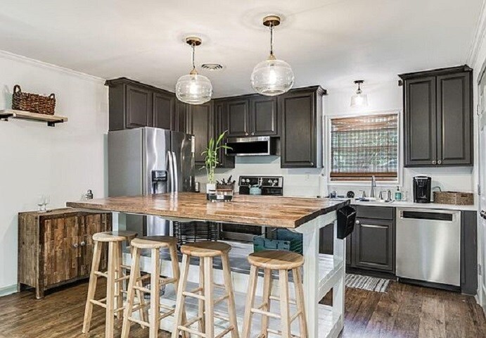 Building Photo - 1010 Solomon St