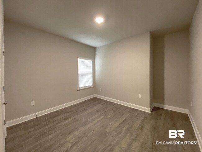 Building Photo - 31436 Memphis Lp