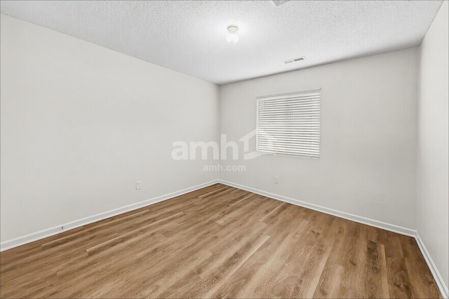 Building Photo - 5701 Hidden Lake Dr