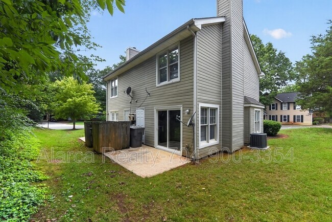 Building Photo - 3134 Driftwood Dr