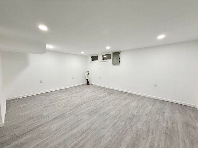 Building Photo - Renovated 2-Bedroom Home with Finished Bas...