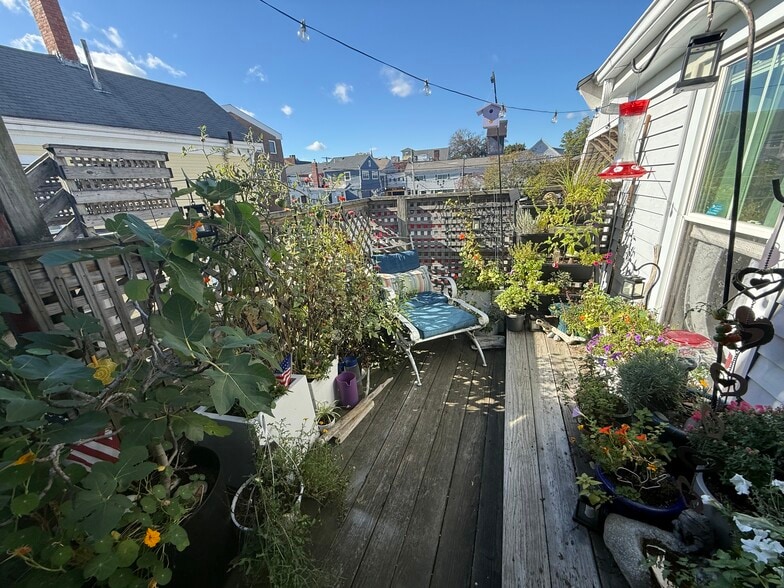 Building Photo - 18 Leyden St