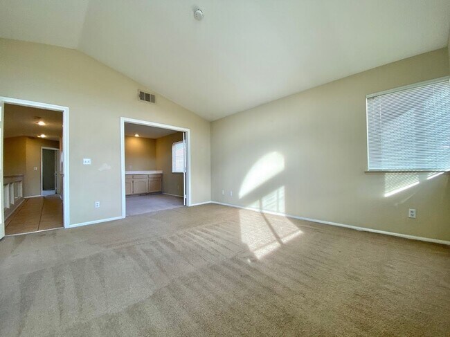 Building Photo - 8009 Dover Shores Ave