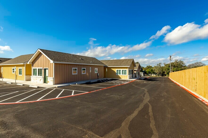 Building Photo - 705 Fifth St