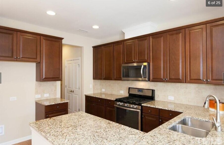 Building Photo - 130 Rubrum Dr